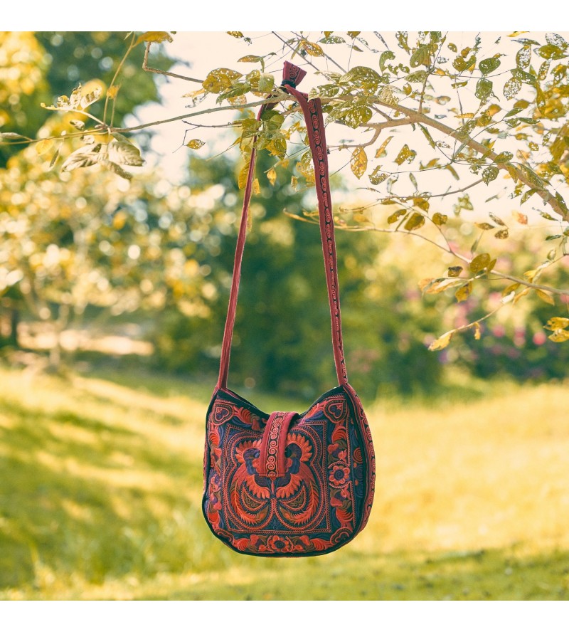 Unique red bird pattern crossbody bag