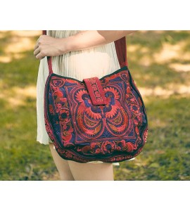 Unique red bird pattern crossbody bag