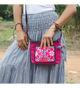 Rose red vintage embroidered shoulder bag