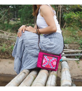 Rose red vintage embroidered shoulder bag